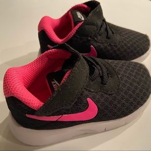 BNWOT Baby Girls Nike Sneakers